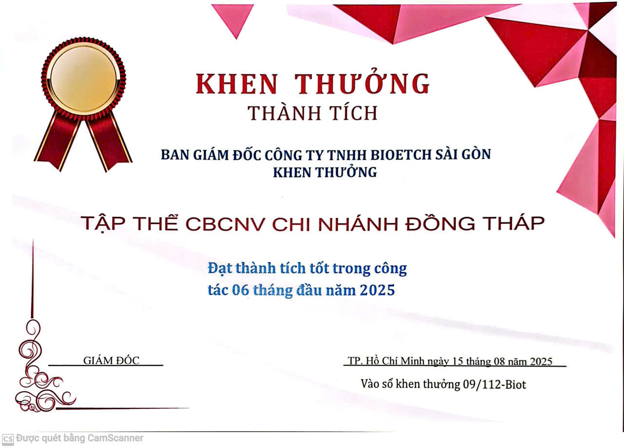 Ban Giám đốc trao bằng khen tại Chi nhánh Đồng Tháp