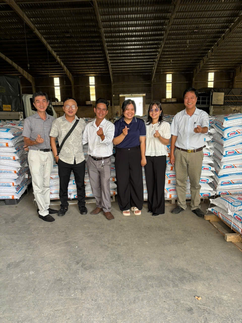 Khoảnh khắc tham quan kho Phước Đông 